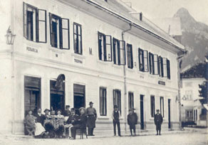 Matija Pirc priseljen v Bovec sredi 19. stoletja je začel kot pek, nato pa imel ob pekarni še trgovino in gostilno. (Arhiv Župnijskega urada Bovec)