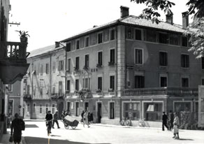 Tolminski hotel Regina je bil po vojni nacionaliziran in preimenovan v Hotel Krn. Prišel je pod upravo Gostinskega podjetja Mestnega ljudskega odbora Tolmin, v okviru katerega so delovali še kavarna Triglav, restavracija Podšolar in gostilna Pri Kranjcu, krajši čas tudi obrata Pecivo in Sodavičarstvo. (Arhiv Tolminskega muzeja)