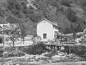 Engine building with fans that supplied fresh air to the tunnel's interior. Engine building with fans that supplied fresh air to the tunnel's interior.