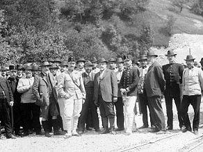 Southern site management staff and guests of honor on the day of the tunnel breakthrough. Southern site management staff and guests of honor on the day of the tunnel breakthrough.