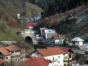 After the railway was completed, a new and modern village core began to develop. After the railway was completed, a new and modern village core began to develop.