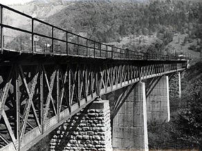 Renovated viaduct after the Second World War with two new concrete piers. Renovated viaduct after the Second World War with two new concrete piers.