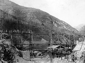 Gradnja mostu pred vhodom v predor marca 1904 Gradnja mostu pred vhodom v predor marca 1904