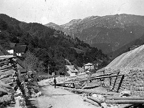 The embankment for the station was built with material excavated from the Bohinj Tunnel. The embankment for the station was built with material excavated from the Bohinj Tunnel.