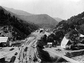 A view of the station platform, August 1905. A view of the station platform, August 1905.