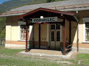 A characteristic jutting roof above the entrance to the waiting room. A characteristic jutting roof above the entrance to the waiting room.