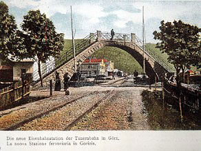 The well-known pedestrian bridge at the southern section of the station was destroyed in the 1920s. The well-known pedestrian bridge at the southern section of the station was destroyed in the 1920s.
