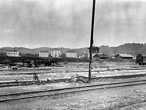 During the First World War, the railway station suffered much damage. During the First World War, the railway station suffered much damage.