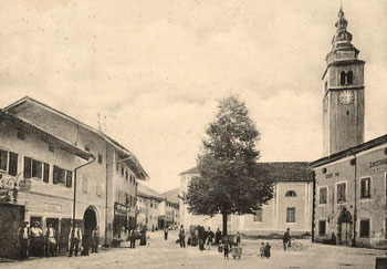 Kobarid was the only larger town in the upper Soča Region not abandoned during the war, while simultaneously managing to avoid any significant damage. Immediately after the beginning of the Isonzo Front, it was occupied by the Italian army and designated as the centre of the occupied territories. (Tolminski muzej) Kobarid was the only larger town in the upper Soča Region not abandoned during the war, while simultaneously managing to avoid any significant damage. Immediately after the beginning of the Isonzo Front, it was occupied by the Italian army and designated as the centre of the occupied territories. (Tolminski muzej)