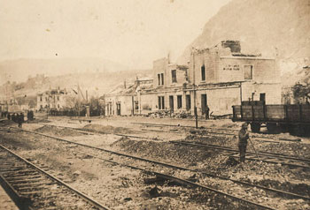 Soon after the beginning of the Isonzo Front, the Most na Soči train station suffered heavy damage due to its vicinity to the battlefield. As a result, Podmelec was the only location remaining accessible by train via Baška grapa valley until the end of the war. (Tolminski muzej) Soon after the beginning of the Isonzo Front, the Most na Soči train station suffered heavy damage due to its vicinity to the battlefield. As a result, Podmelec was the only location remaining accessible by train via Baška grapa valley until the end of the war. (Tolminski muzej)