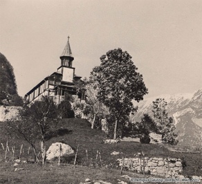 The immediate surroundings of the church gradually became overgrown. Photo from 1960. Geyling Family Archive, Tolmin Museum. The immediate surroundings of the church gradually became overgrown. Photo from 1960. Geyling Family Archive, Tolmin Museum.