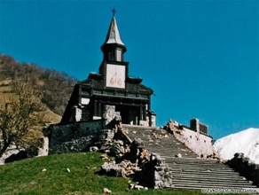 Damage to the walls and staircase after the earthquake in 1998. IPCHS RU Nova Gorica, documentation of Javorca - Memorial Church of the Holy Spirit EŠD 200. Damage to the walls and staircase after the earthquake in 1998. IPCHS RU Nova Gorica, documentation of Javorca - Memorial Church of the Holy Spirit EŠD 200.
